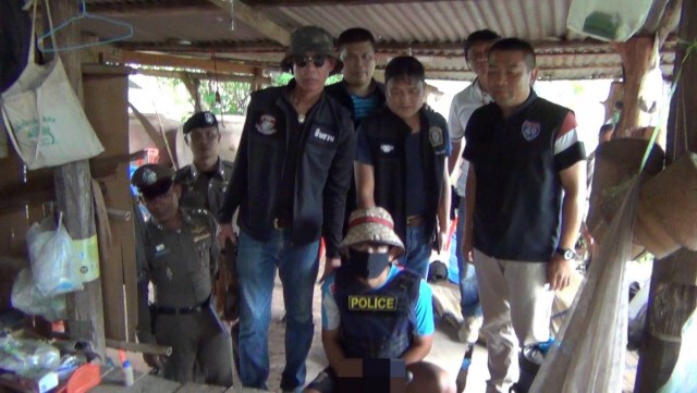 เขยโหดโดนพ่อตากีดกันไม่ให้พบภรรยา แอบย่องทำร้ายพ่อตา ดับคากระท่อมนา