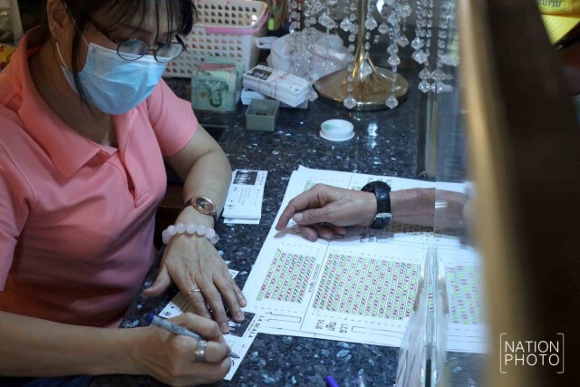 แห่ซื้อตั๋วอำลา "สกาลา" ปิดตำนาน 51 ปี ราชาโรงหนังแห่งสยาม