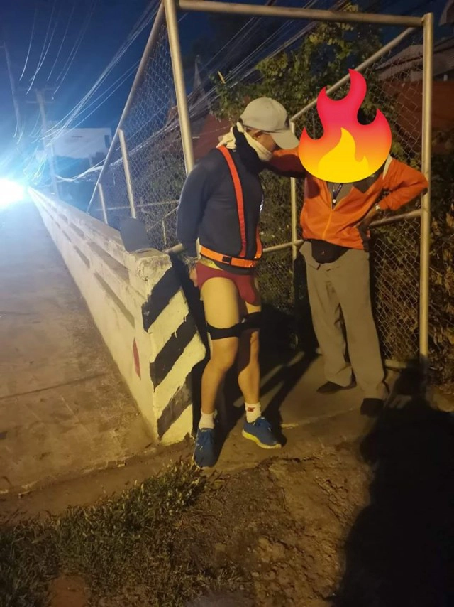 พลเมืองดีเตือน ระวังชายมัดตัวเอง ถกกางเกงลงเหลือเเต่กางเกงใน