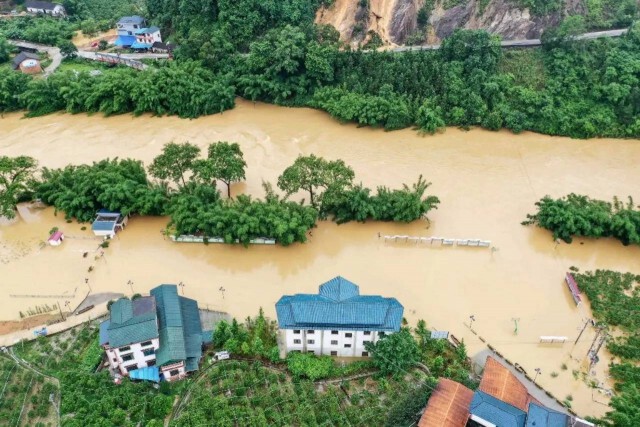 ฝนถล่ม"จีน" น้ำท่วมหนัก15มณฑล