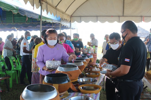 พิธีสืบชะตาปลาต่ออายุสัตว์น้ำในเขื่อนลำปาว