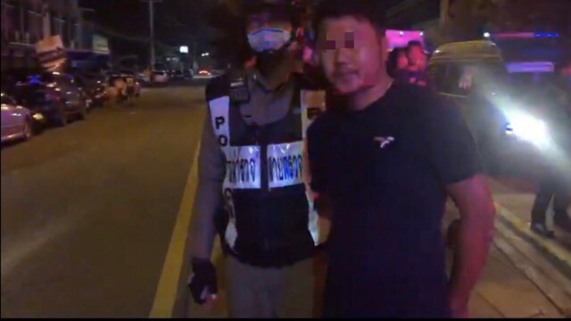 หนุ่มเบิ้ลเครื่องกระบะซิ่งโชว์เสียหลักพุ่งชนกลุ่มวัยรุ่นริมถนนเจ็บ7ราย