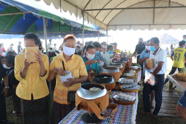 พิธีสืบชะตาปลาต่ออายุสัตว์น้ำในเขื่อนลำปาว