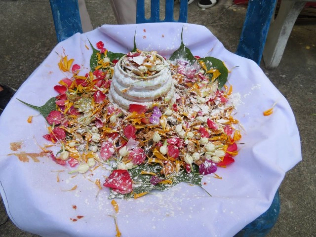 ฮือฮา!! อัฐิแม่เฒ่ากลายเป็นสีทอง