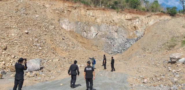 กอ.รมน.-พยัคฆ์ไพร อายัดหินโรงโม่ 1.8 แสนตัน กว่า 36 ล้าน