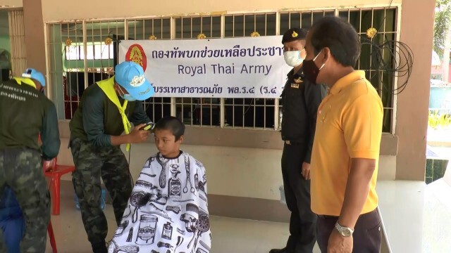 ทหารช่วยทำความสะอาดจัดห้องเรียนรับเปิดเทอม