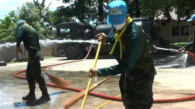 ทหารช่วยทำความสะอาดจัดห้องเรียนรับเปิดเทอม