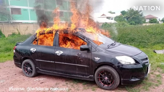 รมควัน ไฟลุกท่วมรถ  ตาย 1 ย่านหนองแขม