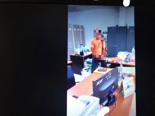 แชร์ว่อน คลิปปลัดฯสไลด์หนอนต่อหน้าเจ้าหน้าที่สาว อบต.