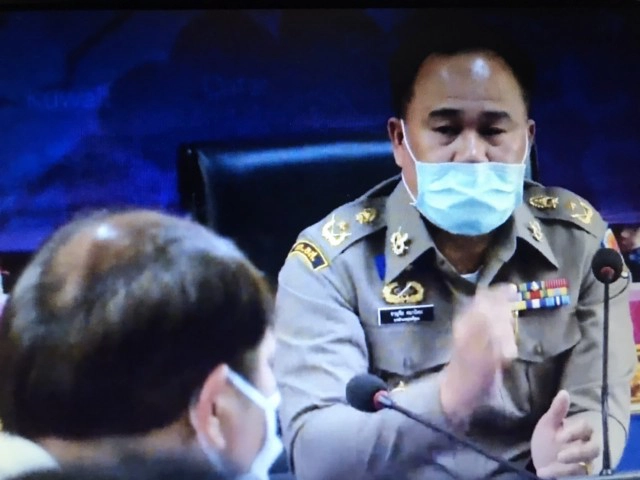 แชร์ว่อน คลิปปลัดฯสไลด์หนอนต่อหน้าเจ้าหน้าที่สาว อบต.