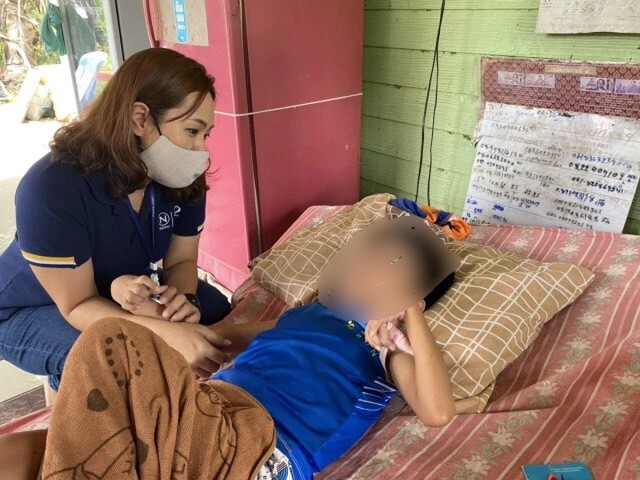 สุดรันทด ย่าวัย 60 ปี ดูแลหลานฝาขวดน้ำติดคอสมองขาดอากาศ