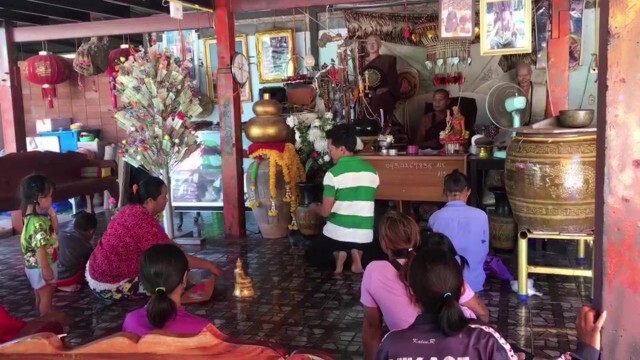 โค้งสุดท้ายชาวโคราช!! แห่ขอเลขเด็ดต้นตะเคียน 1200 ปี ที่วัดตะโกน้อยวนาราม