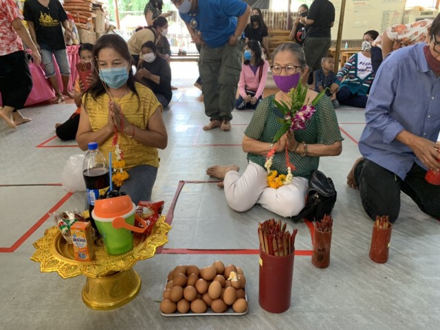 ประชาชนแห่ขอโชคลาภ ไอ้ไข่วัดโปรยฝนคลอง 11 คึกคัก