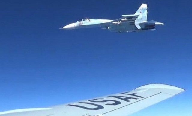 รัสเซีย ส่ง Su-27 ขึ้นประกบ Poseidon P-8A และ RC-135 ของสหรัฐฯ เหนือทะเลดำ