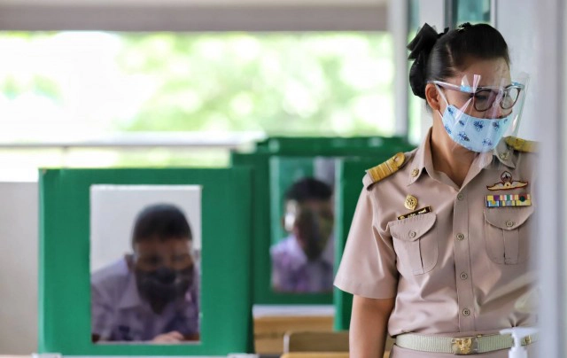 เปิดเทอมวันแรกแบบ New Normal โรงเรียนสามโคก