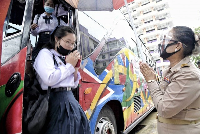 เปิดเทอมวันแรกแบบ New Normal โรงเรียนสามโคก