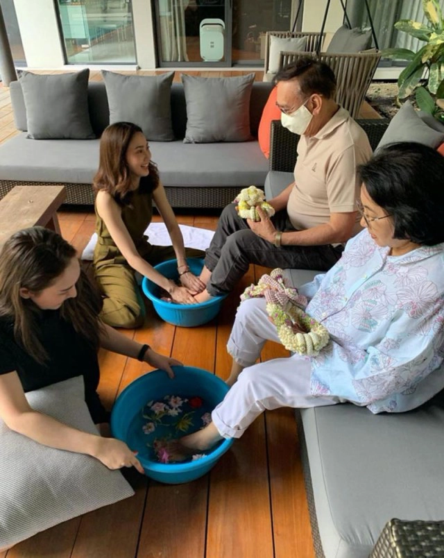 'ต้น อาชว์' แฟนเก่า 'แต้ว ณฐพร' รุดบริจาคเกล็ดเลือด ช่วยคุณพ่อแต้ว