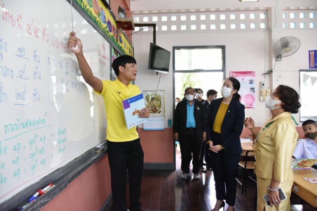 "ชวน"ห่วงใยนักเรียนช่วงเปิดเทอม มอบอุปกรณ์ป้องกัน