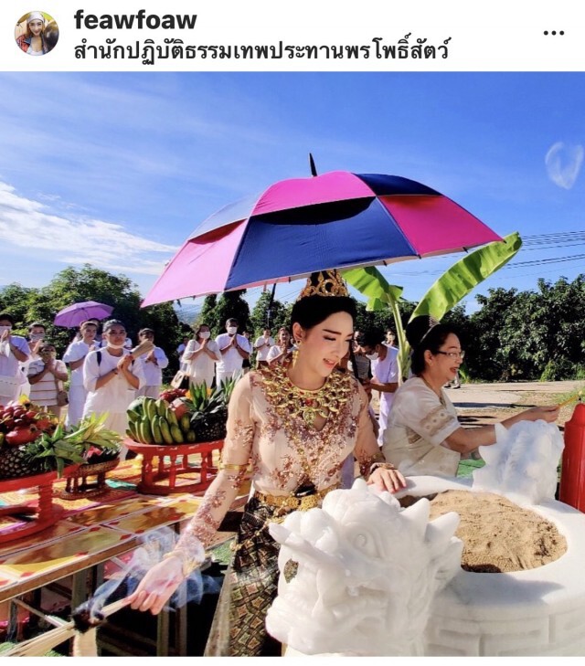 เฟี้ยว์ฟ้าว  เผยภาพปาฏิหาริย์ควันธูป ลอยวนเลื่อยๆขณะบวงสรวงสร้างถ้ำ