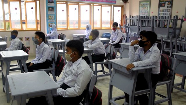 นักเรียนตกค้างในมาเลเซียกว่า 100 คน