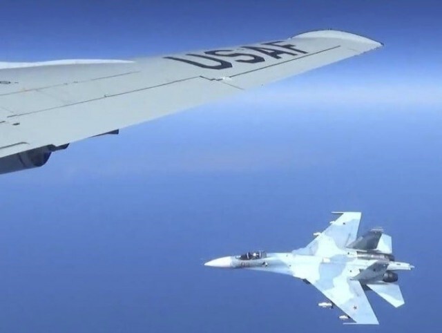 รัสเซีย ส่ง Su-27 ขึ้นประกบ Poseidon P-8A และ RC-135 ของสหรัฐฯ เหนือทะเลดำ
