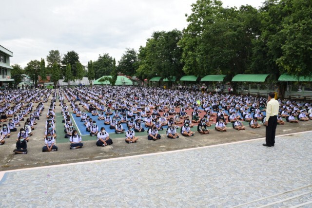 เปิดเทอมวันแรก! ทหารขึงลวดหนามกันลอบเข้าเรียน