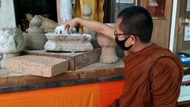 แท่นหินพันปี-มีพลังดูดเหรียญตั้งได้
