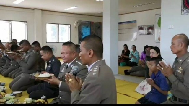 สุดทึ่ง.! คุณตำรวจ "ยอดนักสวด"
