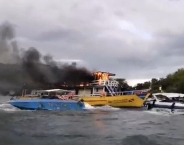 'เรือซีลวอล์คเกอร์' ไหม้กลางทะเลเกาะล้าน!!