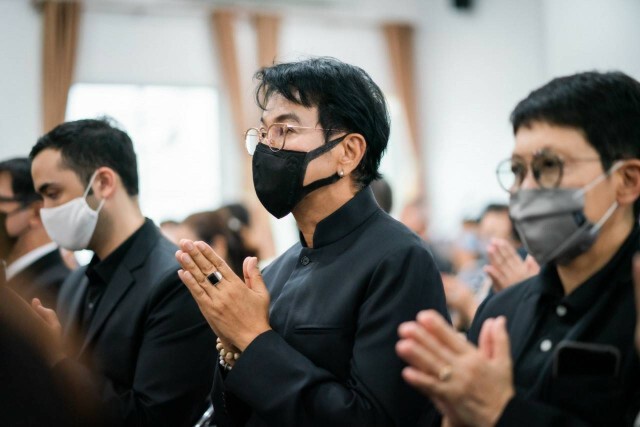 คนบันเทิงร่วมอาลัยในงานศพ "คุณพ่อแต้ว ณฐพร"