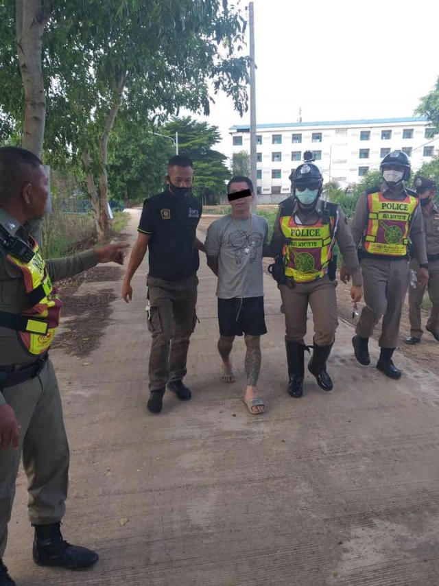 ขับรถฟอร์จูนเนอร์สีดำ ตระเวนลักป้ายทะเบียนรถยนต์