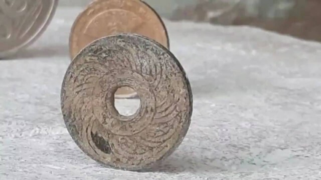แท่นหินพันปี-มีพลังดูดเหรียญตั้งได้