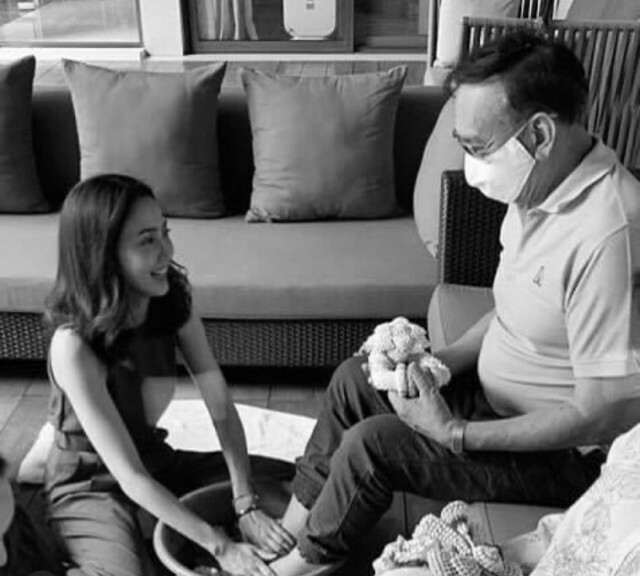 "ลิซ่า BLACKPINK" ส่งพวงหรีดร่วมอาลัย "คุณพ่อแต้ว ณฐพร"