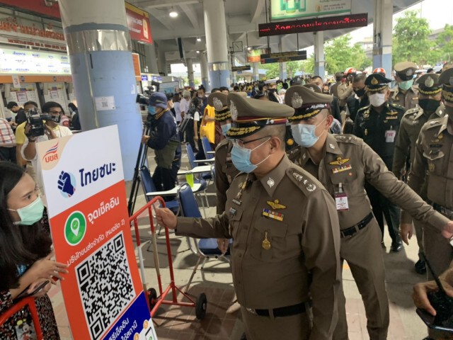 ผช.ผบ.ตร.ตรวจสถานีขนส่ง ประชาชนเดินทางกลับบ้าน ช่วงวันหยุดวันสำคัญ