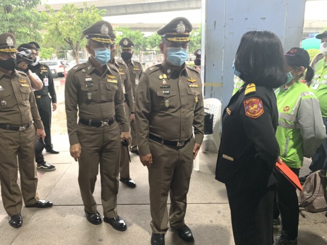 ผช.ผบ.ตร.ตรวจสถานีขนส่ง ประชาชนเดินทางกลับบ้าน ช่วงวันหยุดวันสำคัญ