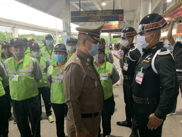 ผช.ผบ.ตร.ตรวจสถานีขนส่ง ประชาชนเดินทางกลับบ้าน ช่วงวันหยุดวันสำคัญ