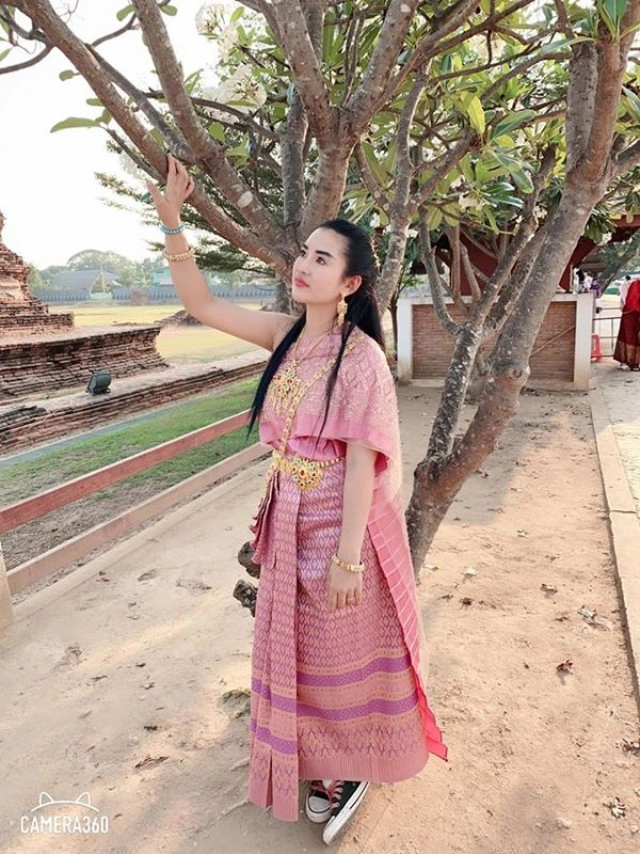 เปิดประวัติ อ.เรนนี่ ญาณเทพ หมอดูโซเชียล"ช่องส่องผี"