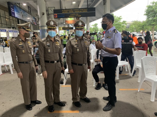 ผช.ผบ.ตร.ตรวจสถานีขนส่ง ประชาชนเดินทางกลับบ้าน ช่วงวันหยุดวันสำคัญ