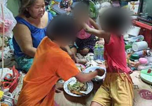 4 ชีวิต ยาย หลาน ใช้ชีวิตบนเตียงไม้ทรุดโทรม เวทนาล้อมวงกินข้าวคนละคำ 2 คำ