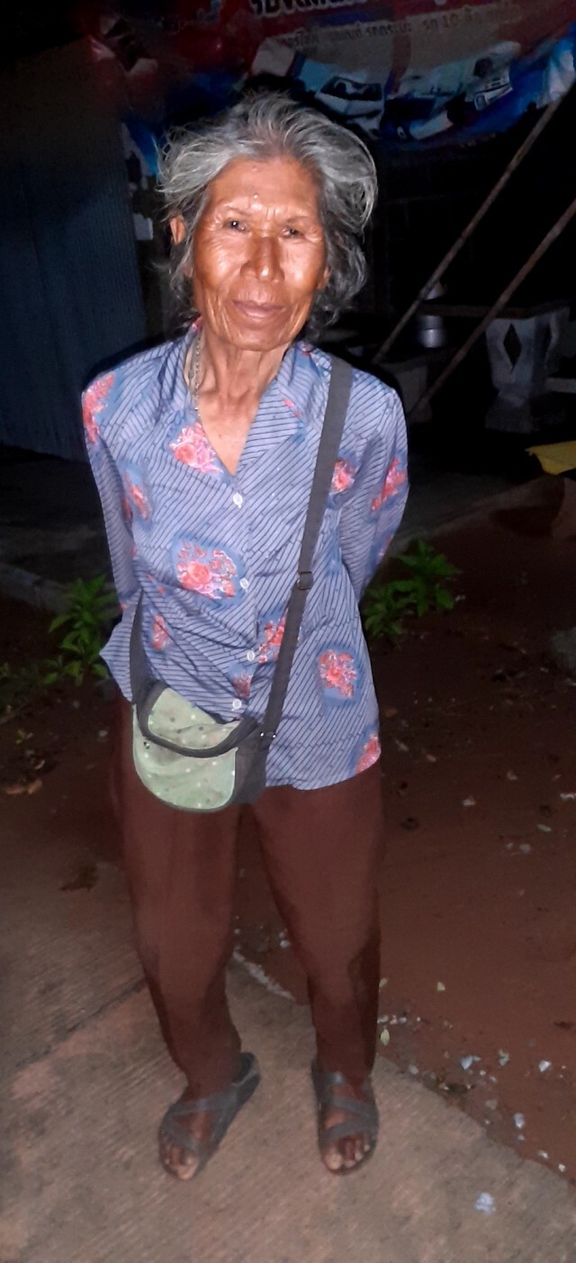หนุ่มแกร็บเจอยายตกรถ มอบน้ำใจแทนน้ำเงิน อาสาไปส่ง อ.โนนสูง