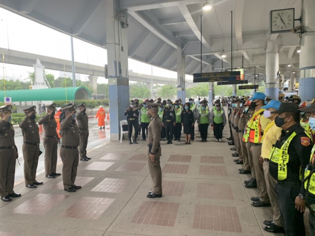 ผช.ผบ.ตร.ตรวจสถานีขนส่ง ประชาชนเดินทางกลับบ้าน ช่วงวันหยุดวันสำคัญ