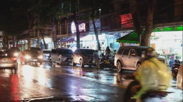 "จุฬาฯ ซอย 5" ป้ายห้ามจอด ที่ถูกฝ่าฝืน