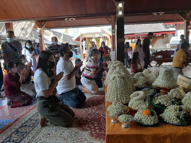 แก้บนมะลิล้านพวง"หลวงพ่อทันใจ"