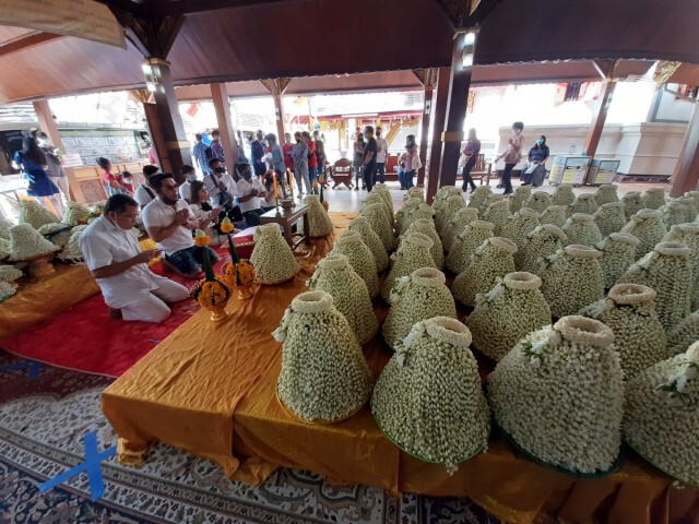 แก้บนมะลิล้านพวง"หลวงพ่อทันใจ"