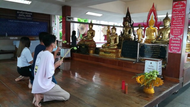 แห่สักการะพระพุทธชินราช