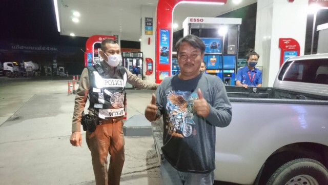 ชื่นชม "ด.ต.สุวัฒน์​ นิสังกาศ ​" เข็นรถช่วย ปชช.