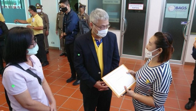 รมว.พลังงานลงพื้นที่ลำปาง มอบอุปกรณ์ป้องกันโควิด-19
