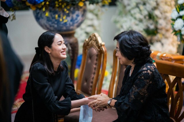 คนบันเทิงร่วมอาลัยในงานศพ "คุณพ่อแต้ว ณฐพร" คืนที่สาม
