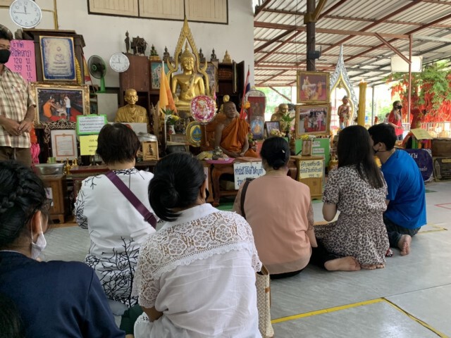 ทำบุญถวายเทียนพรรษา วัดโปรยฝนคลอง 11 ขอพรไอ้ไข่
