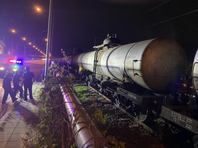 สาวนิรนามคิดสั้นนอนให้รถไฟทับดับ